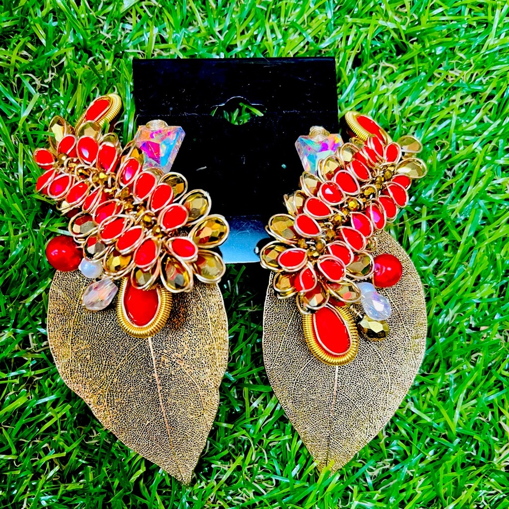 Gold plated earrings with crystals,